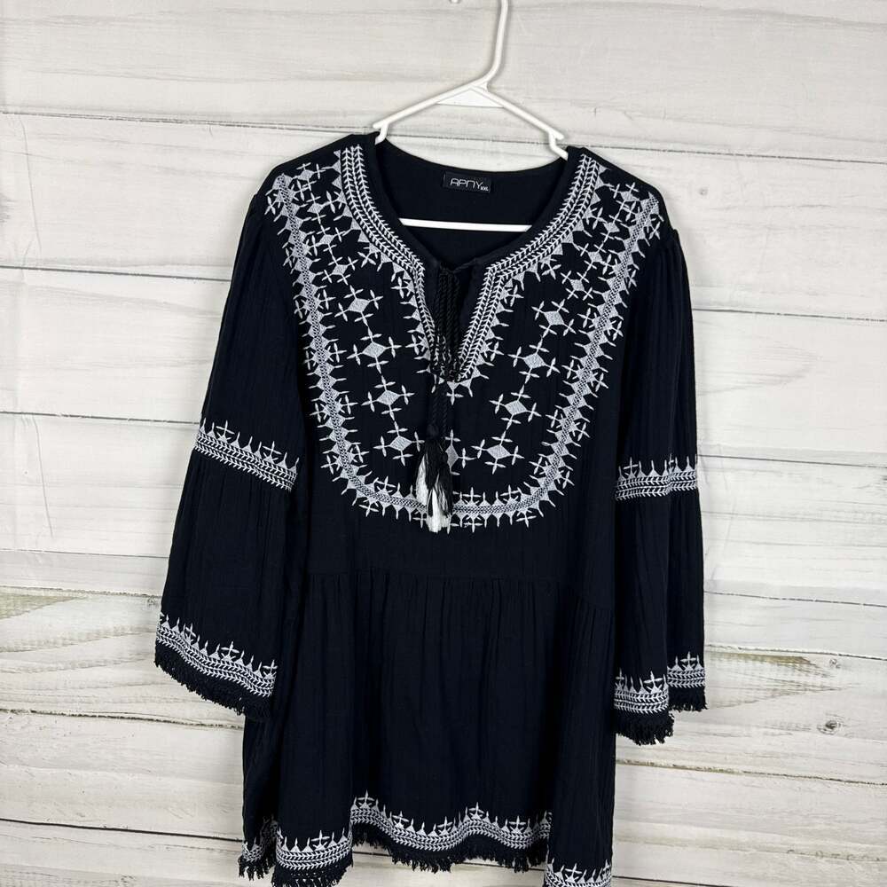 APNY Women's Black & White Geometric Embroidered V-Neck Tie-Front Boho Blouse